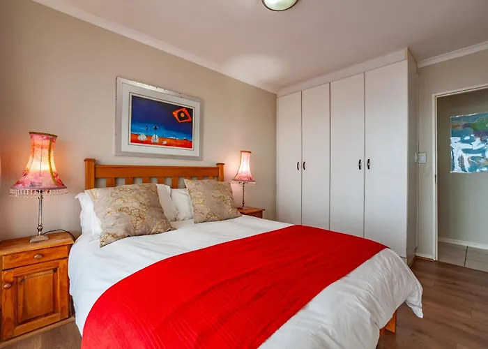 Beachfront Penthouse With Ocean & Table Mountain Views, 18 Dolphin Ridge