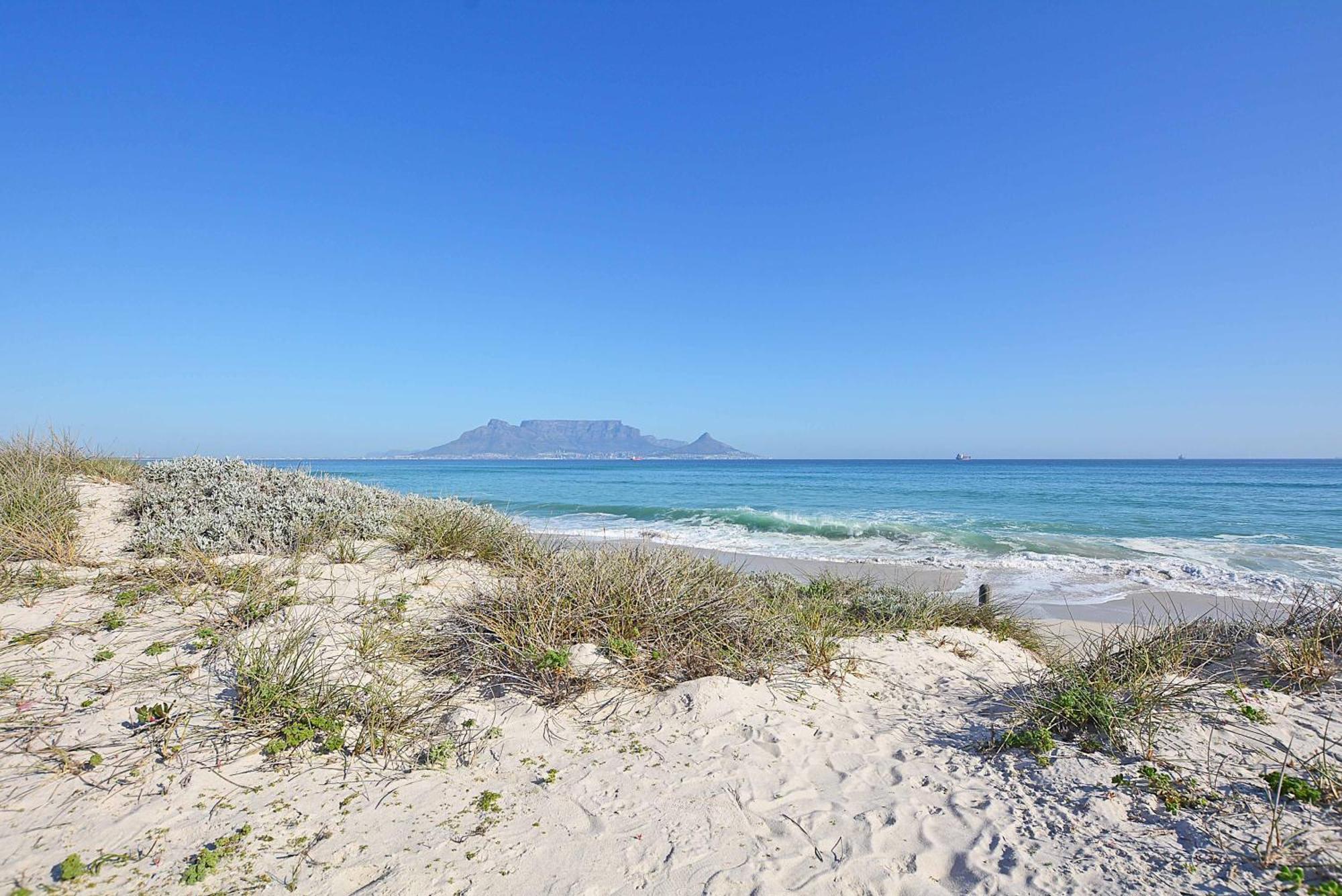 Beachfront Penthouse With Ocean & Table Mountain Views, 18 Dolphin Ridge Cidade Do Cabo