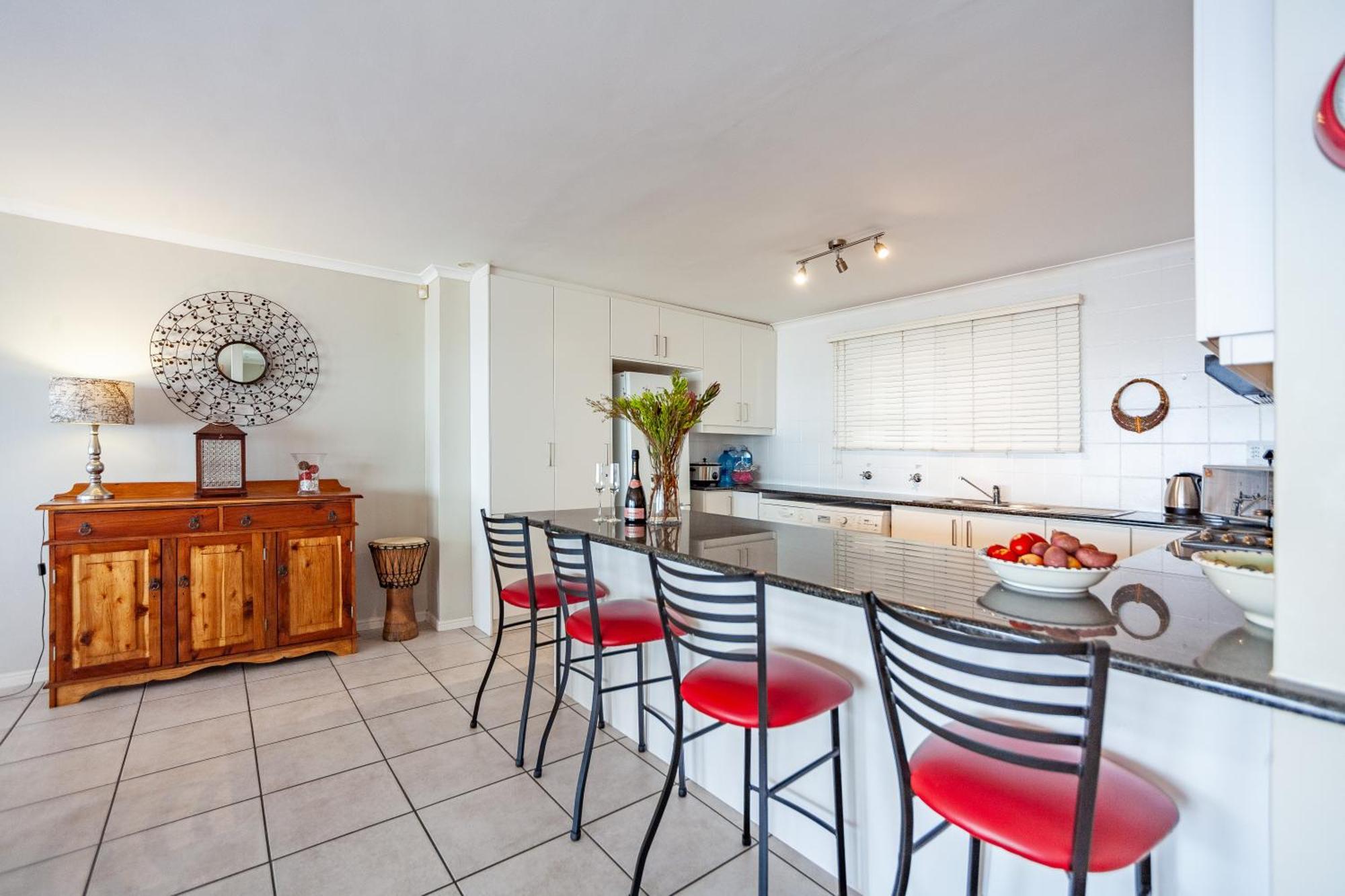 Apartamento Beachfront Penthouse With Ocean & Table Mountain Views, 18 Dolphin Ridge *