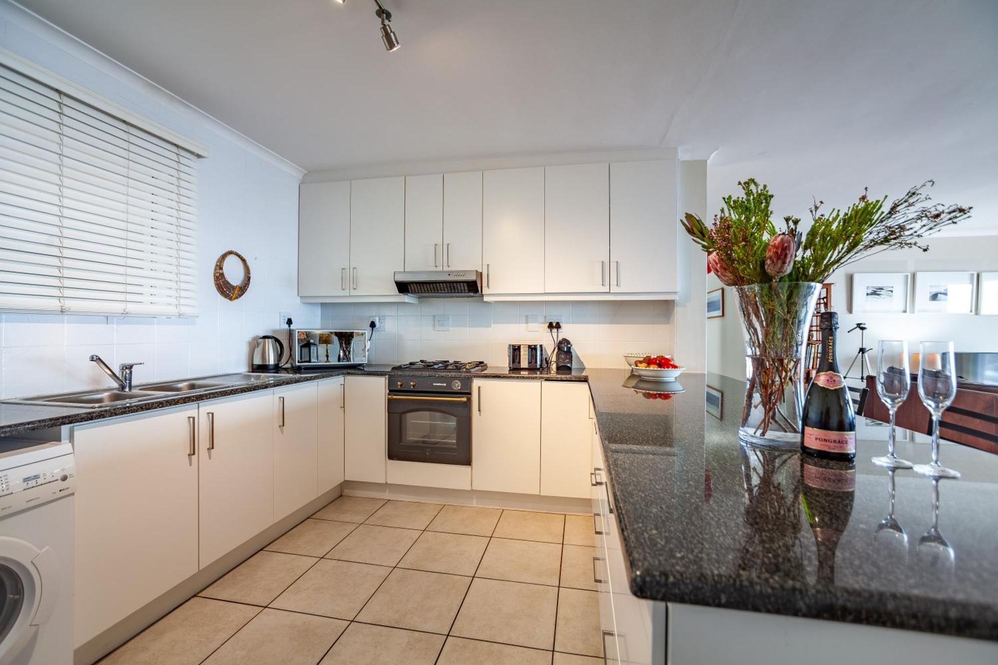 Beachfront Penthouse With Ocean & Table Mountain Views, 18 Dolphin Ridge