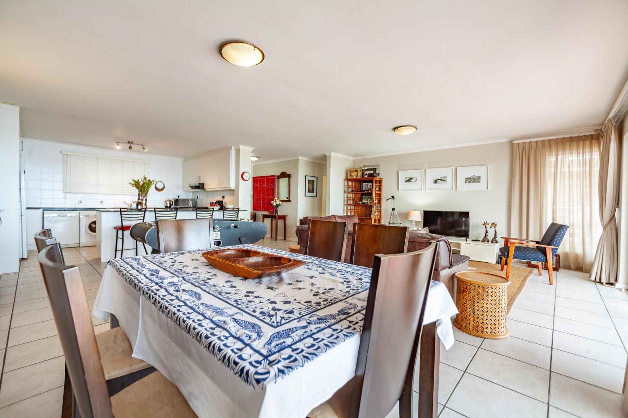 Beachfront Penthouse With Ocean & Table Mountain Views, 18 Dolphin Ridge
