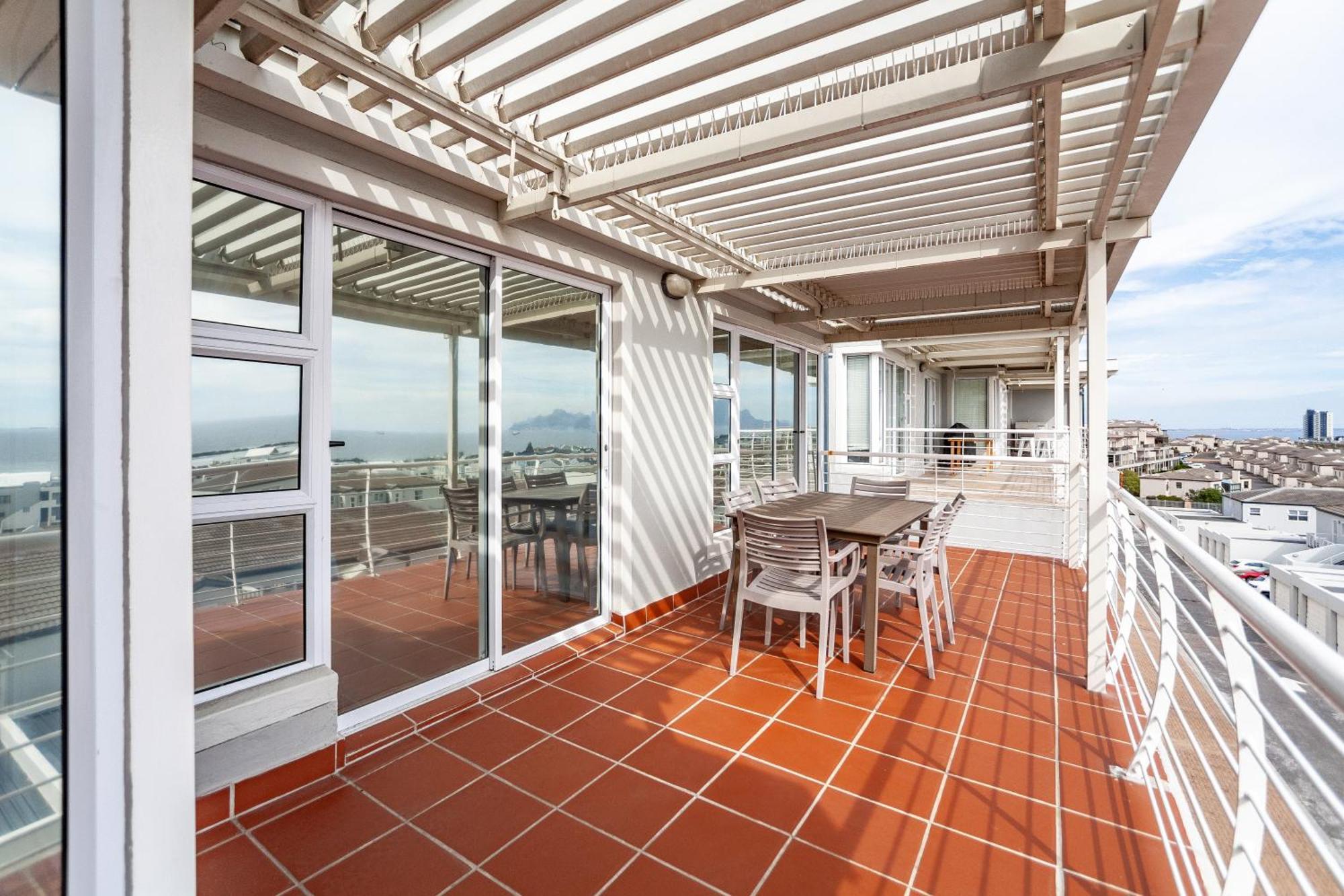 Beachfront Penthouse With Ocean & Table Mountain Views, 18 Dolphin Ridge * Cidade Do Cabo